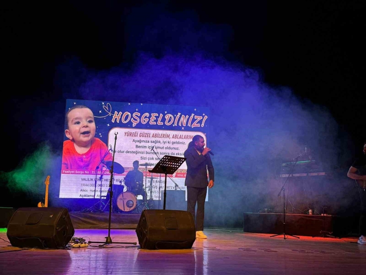 Sanatçı Üngür, Alpaslan Bebek Yararına Konser Verdi