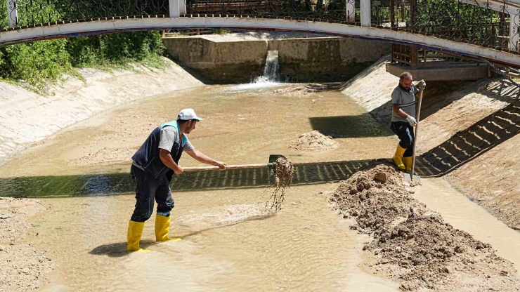 Battalgazi Belediyesi’nden Çınar Park’ta Temizlik Çalışması