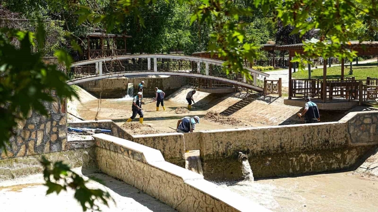 Battalgazi Belediyesi’nden Çınar Park’ta Temizlik Çalışması