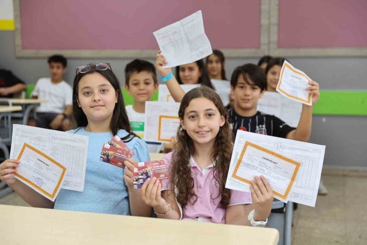 Şahin’den Tüm Öğrencilere Karne Hediyesi
