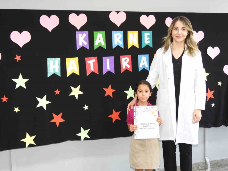 Gaziantep’te 705 Bin Öğrenci Karne Aldı