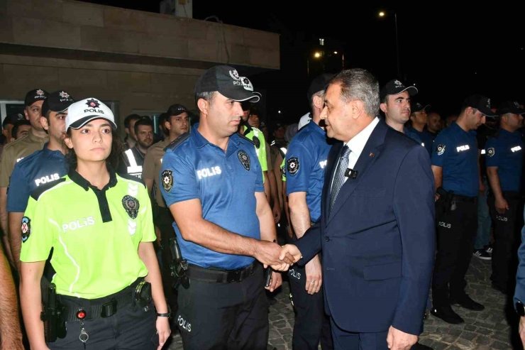 Siverek’te Asayiş Uygulamasına Vali Şıldak Eşlik Etti