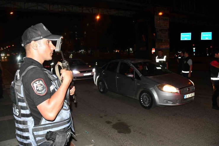 Siverek’te Asayiş Uygulamasına Vali Şıldak Eşlik Etti