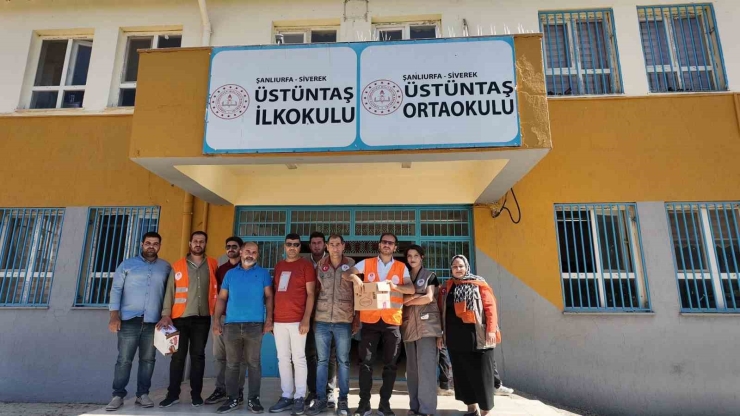 Siverek’te Öğrencilere Karne Gününde Dondurma Ve Kek İkram Edildi