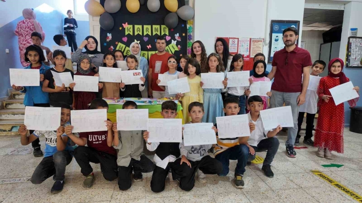Siverek’te Öğrencilere Karne Gününde Dondurma Ve Kek İkram Edildi