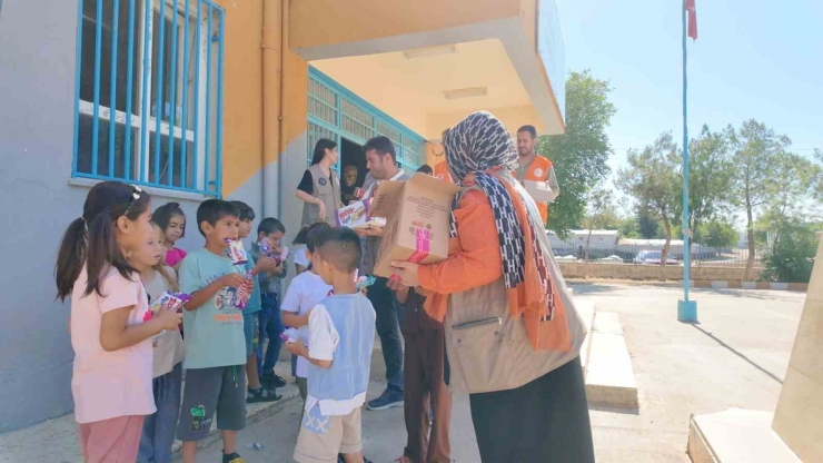 Siverek’te Öğrencilere Karne Gününde Dondurma Ve Kek İkram Edildi