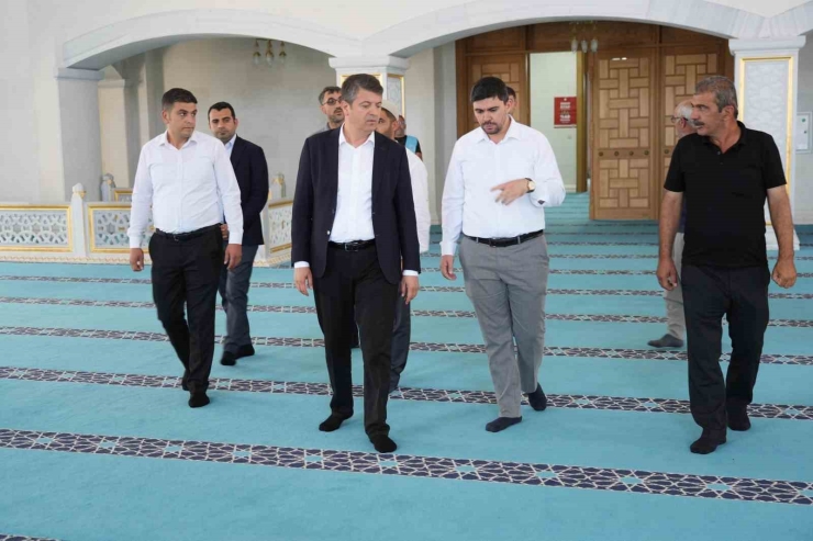 Adıyaman’da Safvan Bin Muattal Türbesi’nde Temizlik Çalışması