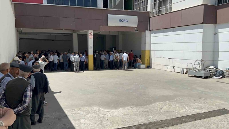 Adıyaman’da Kamyonet Uçuruma Yuvarlandı: 2 Ölü