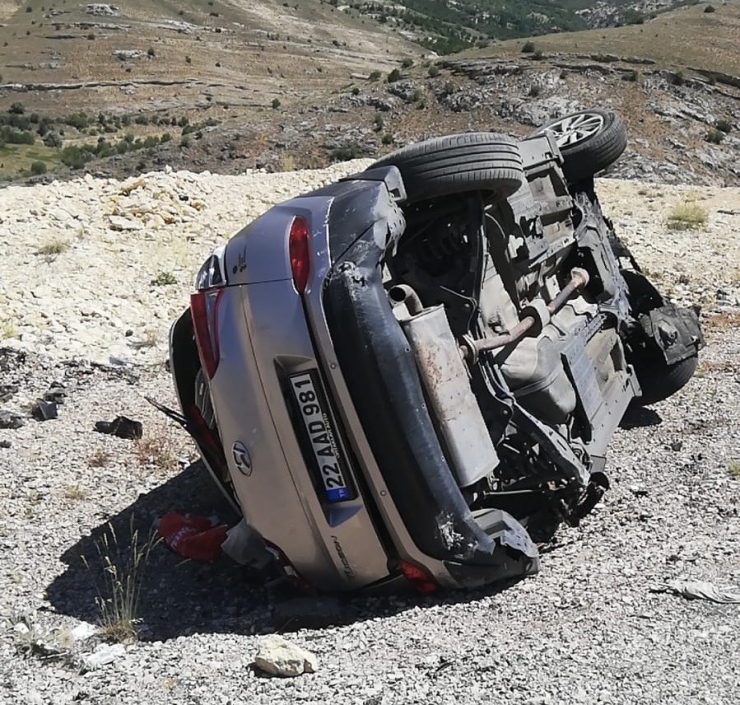 Malatya’da Otomobil Bariyerlere Çarparak Takla Attı: 1 Ölü, 2 Yaralı