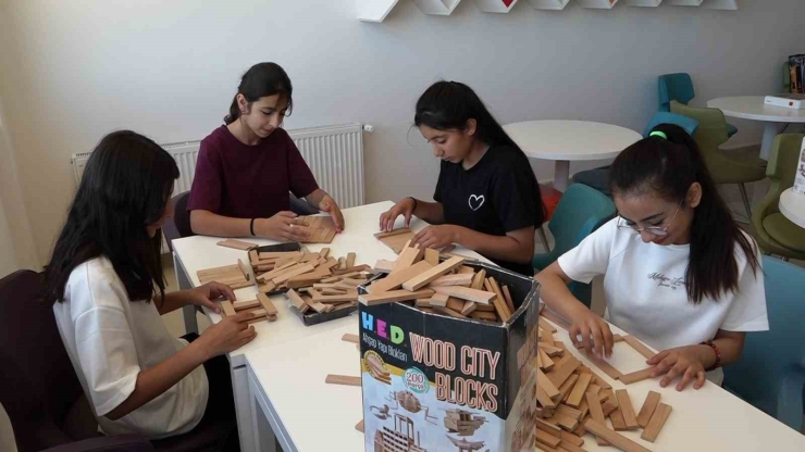 Yeşilyurt’taki Çocuk Şenliği Yoğun İlgi Gördü