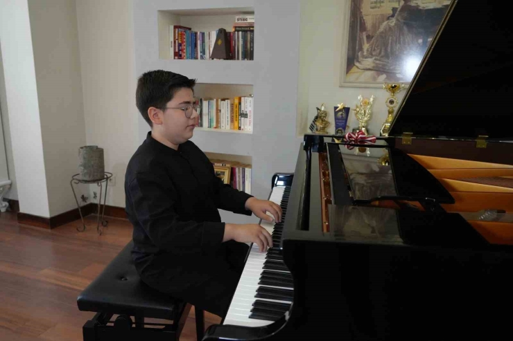 Gaziantepli 13 Yaşındaki Piyanist Hamit Ödüllere Doymuyor