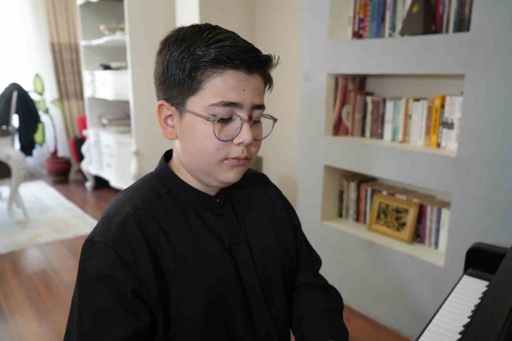 Gaziantepli 13 Yaşındaki Piyanist Hamit Ödüllere Doymuyor