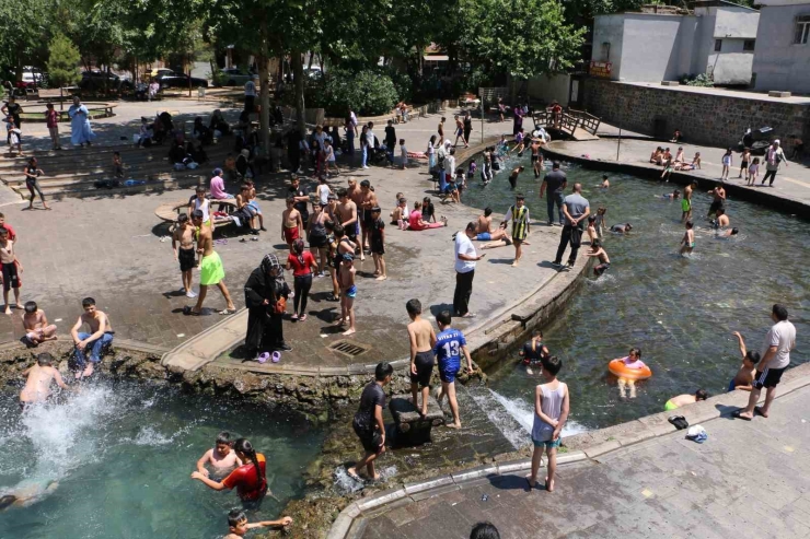 Diyarbakır’da Kavurucu Sıcaklardan Dolayı Tarihi Mekanlar Boş Kaldı