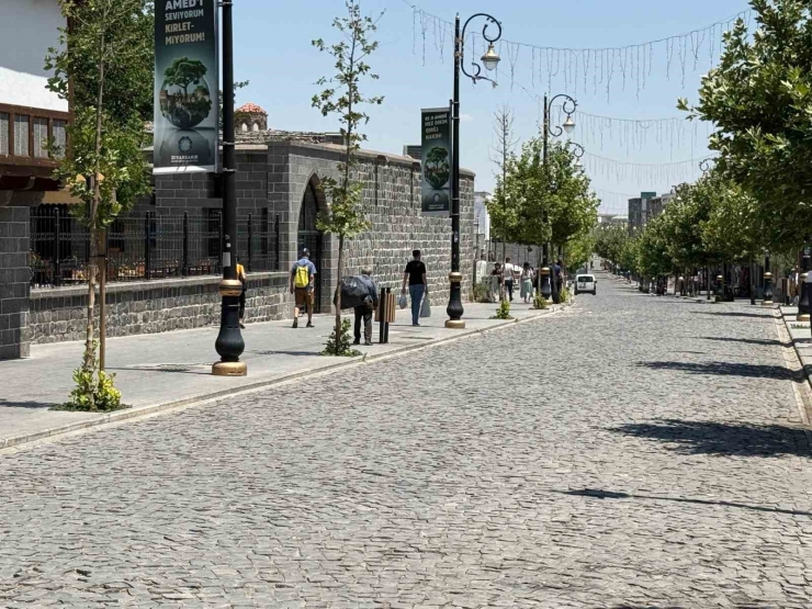Diyarbakır’da Kavurucu Sıcaklardan Dolayı Tarihi Mekanlar Boş Kaldı