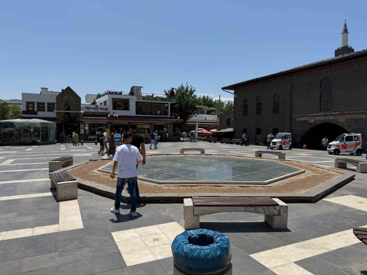 Diyarbakır’da Kavurucu Sıcaklardan Dolayı Tarihi Mekanlar Boş Kaldı