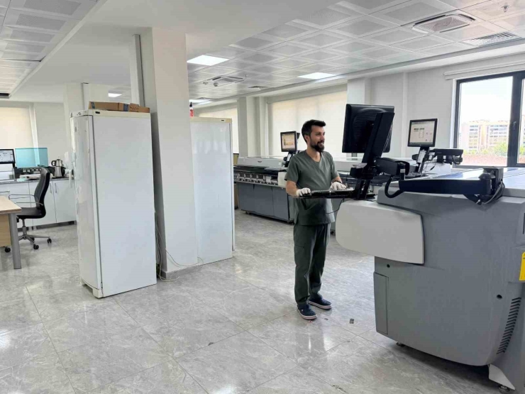 Gazi Yaşargil Eğitim Ve Araştırma Hastanesi Merkez Laboratuvarı Yeni Yerleşkesine Taşındı