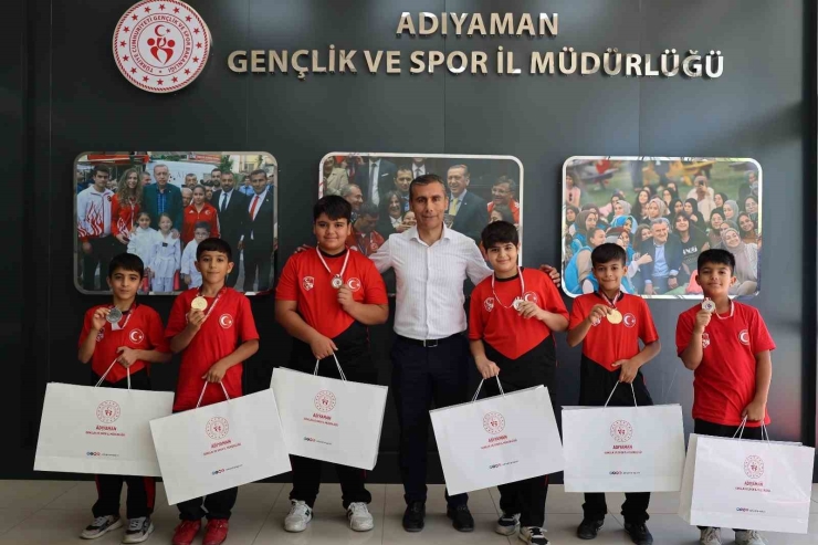 Adıyamanlı Güreşçiler Türkiye Şampiyonasından Madalyalarla Döndü