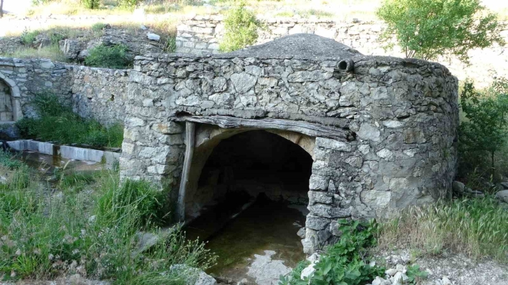 Asırlık Selçuklu Çeşmeleri Zamana Direniyor