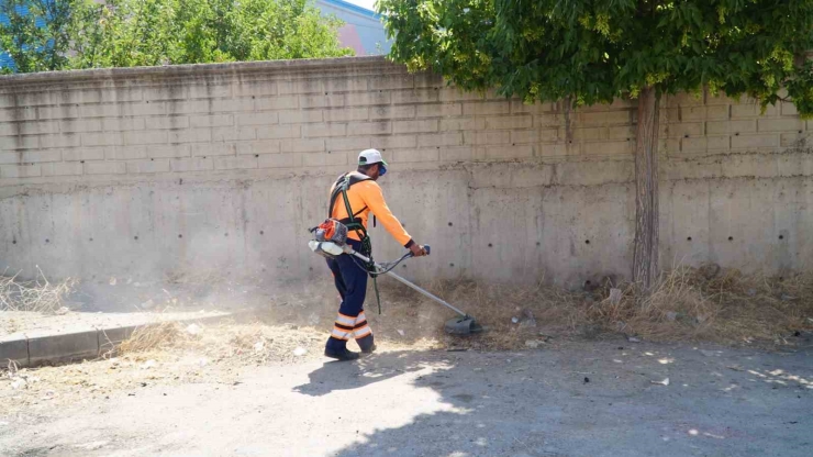 Şehitkamil’den Sanayi Mahallesi’nde Detaylı Temizlik