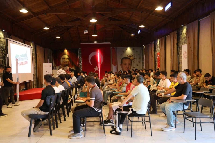 "maziden Atiye Diyarbakır" Programı Dahilinde 10 İlden 80 Öğrenci Çeşitli Etkinliklere Katıldı