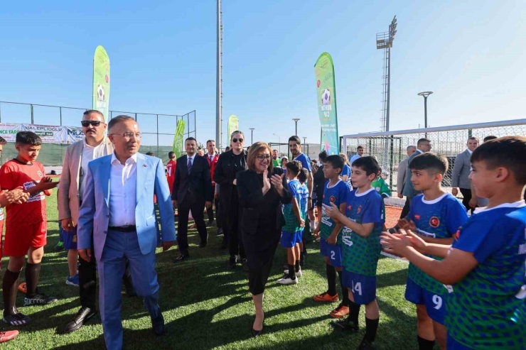 Türkiye’de Bir İlk Olan Muhtar Cup Futbol Turnuvası Başladı