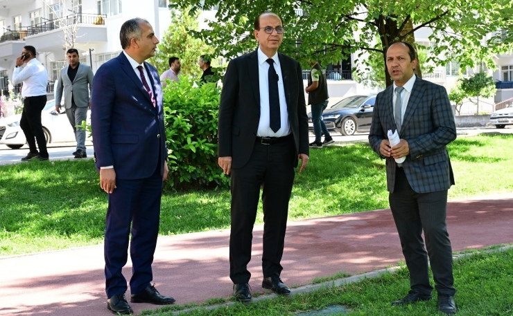 Başkan Geçit, Park Alanlarındaki Yenileme Hizmetlerini İnceledi