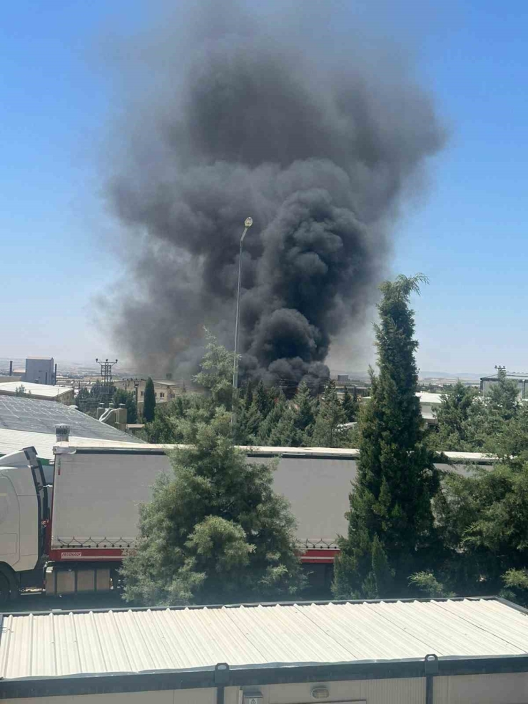 Adıyaman Organize Sanayi Bölgesi’nde Fabrika Yangını