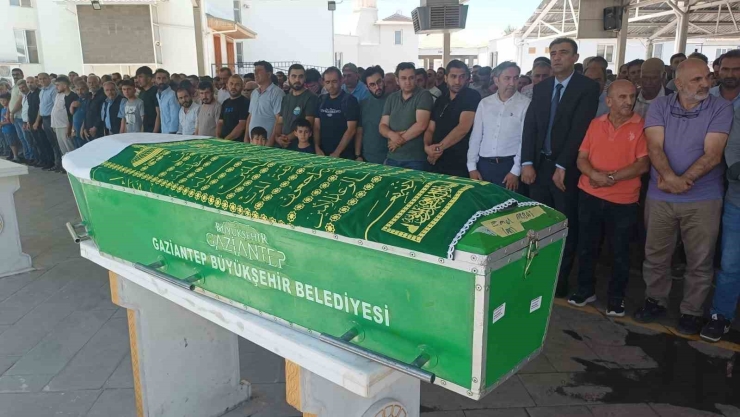 Şüpheli Şekilde Düşerek Hayatını Kaybeden Hamile Kadının Ailesi Cinayet İddiasında Bulundu
