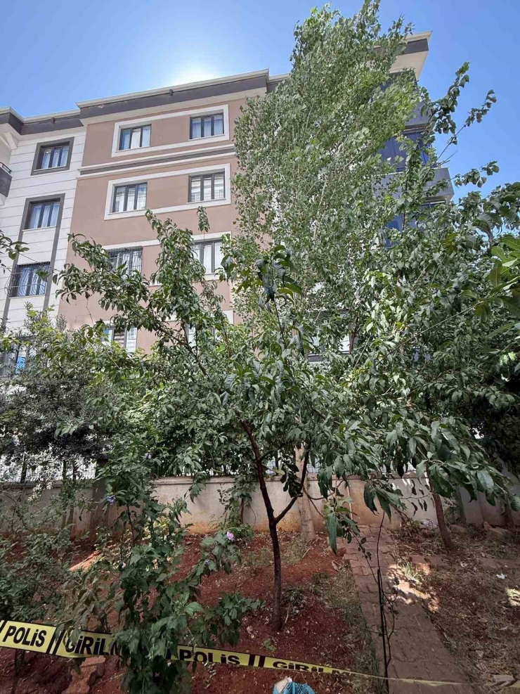 Şüpheli Şekilde Düşerek Hayatını Kaybeden Hamile Kadının Ailesi Cinayet İddiasında Bulundu