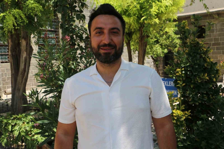 Diyarbakırlı Fenomen, Ücretsiz Kent Rehberliği Yapıyor