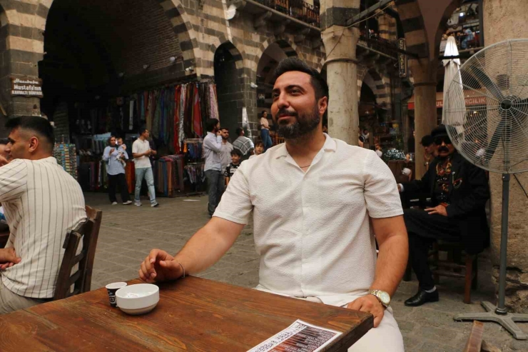 Diyarbakırlı Fenomen, Ücretsiz Kent Rehberliği Yapıyor