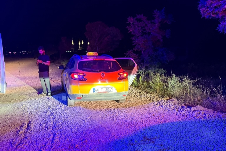 Otomobil Yol Çalışması Alanına Düştü, 1 Yaralı