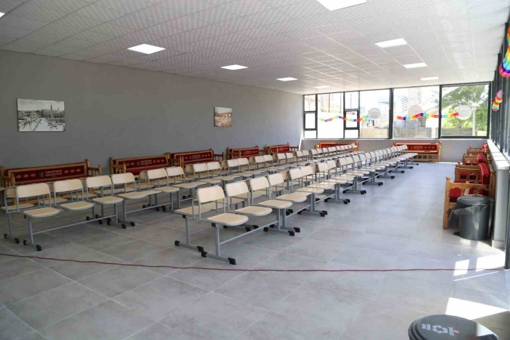 Kayapınar’da Kadın Doğum Ve Çocuk Hastanesi’ne Bekleme Salonu Desteği
