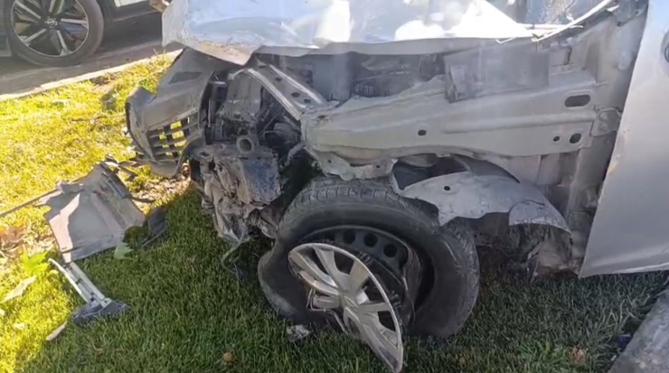 Gaziantep’te Refüjdeki Demirlere Çarpan Otomobilde 2 Kişi Yaralandı