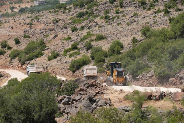 Yalangoz Mahallesi Yıllardır Beklediği Yola Kavuştu