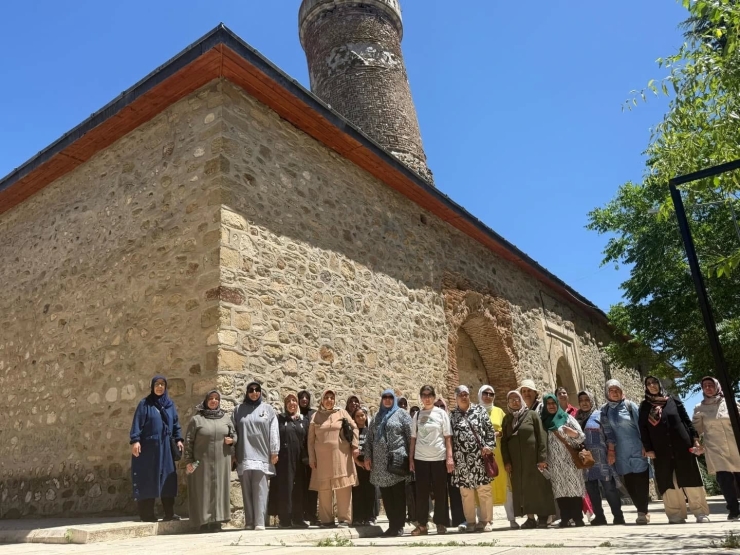 Yeşilyurt Kent Konseyi Kadın Meclisinden Harput’a Tarih Ve Kültür Dolu Gezi