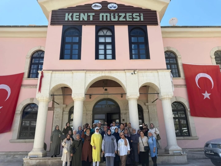 Yeşilyurt Kent Konseyi Kadın Meclisinden Harput’a Tarih Ve Kültür Dolu Gezi