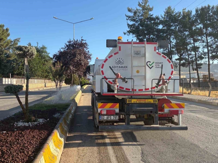 Adıyaman Belediyesi’nden Yaz Aylarında Yeşil Alanlara Özel Bakım