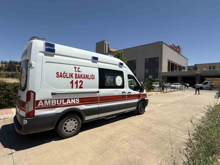 Çim Biçerken Yaralanan Vatandaş Helikopterle Diyarbakır’a Sevk Edildi