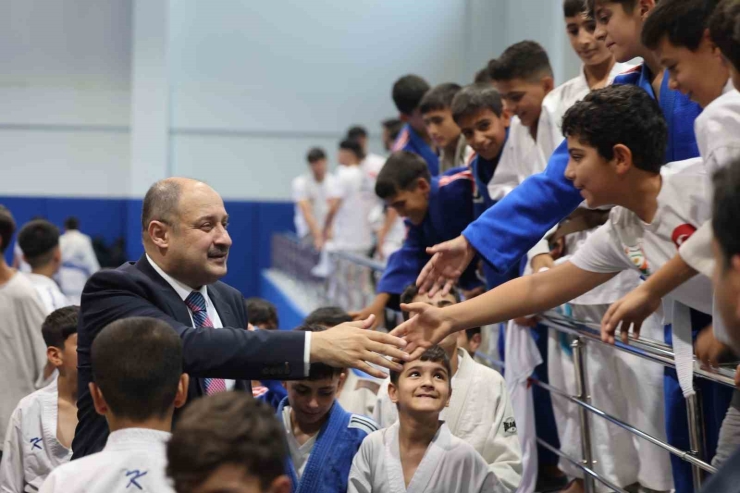 Büyükşehir Belediyesi 2025 Yaz Spor Okulları Sezonunu Coşkuyla Açtı