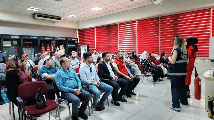 İşitme Engelli Bireylere Yangın Söndürme Eğitimi