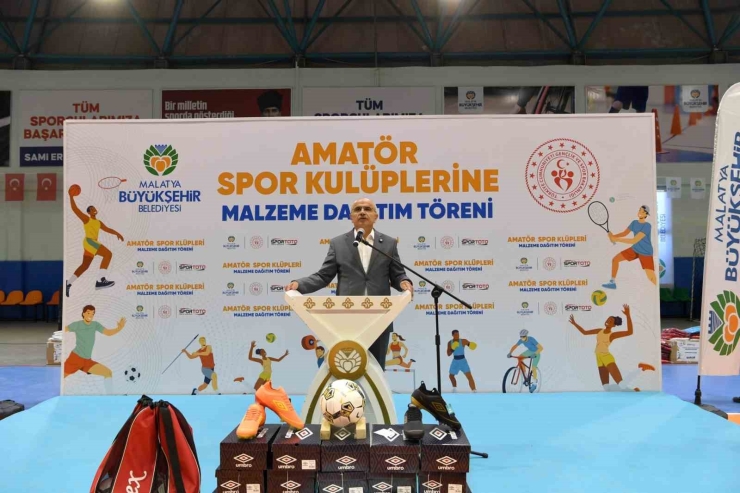 Amatör Spor Kulüplerine 10 Milyon Tl Değerinde Malzeme Desteği Sağlandı