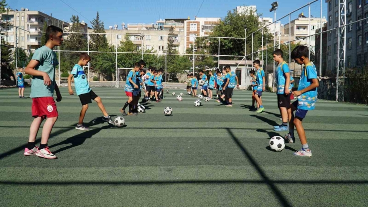 Yaz Futbol Kursu Çocukların Gözdesi Oldu