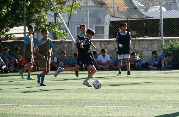 Yaz Futbol Kursu Çocukların Gözdesi Oldu