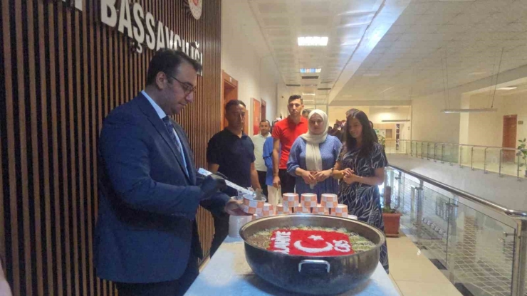 İslahiye Cumhuriyet Başsavcısından Çalışanlara Aşure İkramı