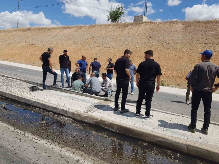 Kontrolden Çıkan Hafriyat Kamyonu Yön Tabelasına Çarptı: 1 Yaralı