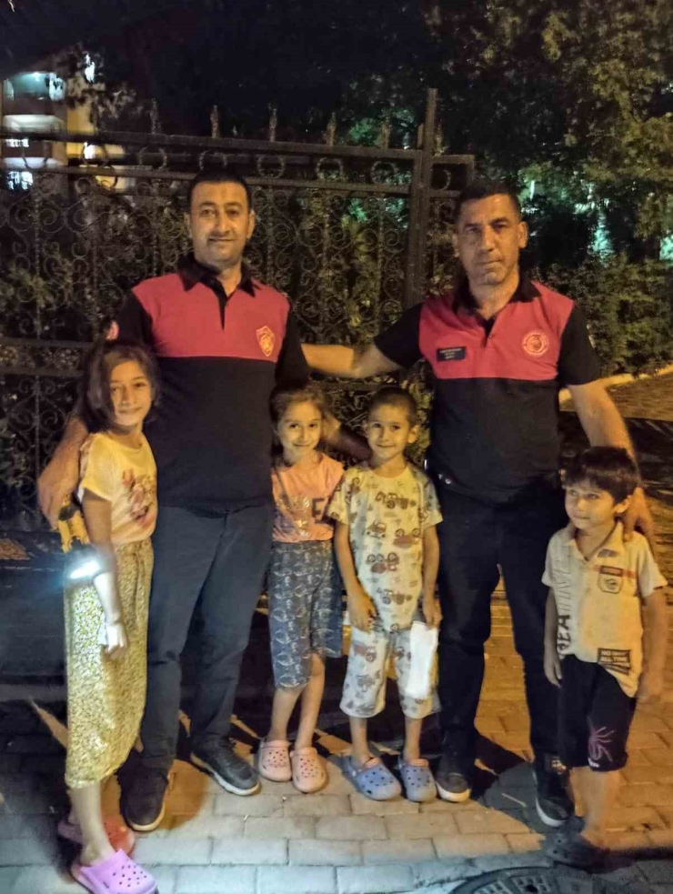İtfaiyeden Gece Yarısı Kedi Kurtarma Operasyonu