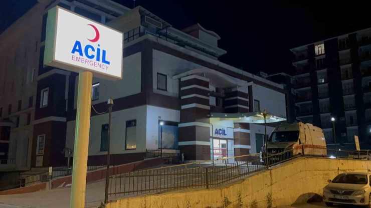 Chp Grup Başkanvekili Murat Emir Sahneden Düştü