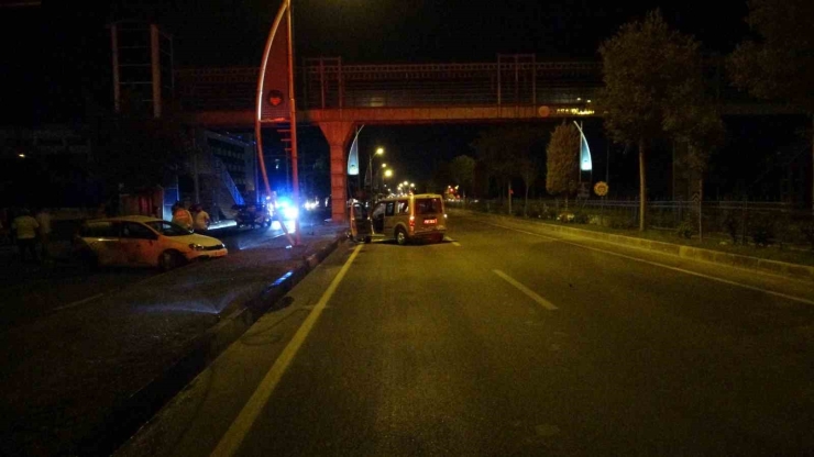 Malatya’da Hafif Ticari Araç İle Otomobil Çarpıştı: 2 Yaralı