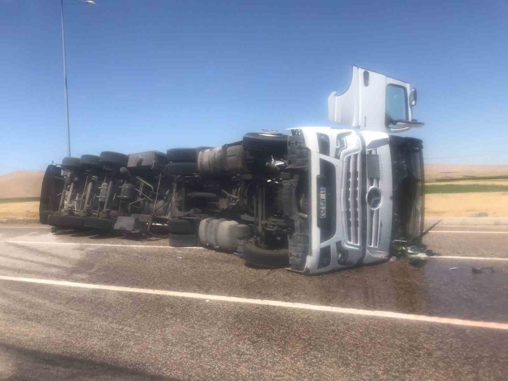 Malatya’da Tanker Devrildi: 1 Kişi Yaralandı